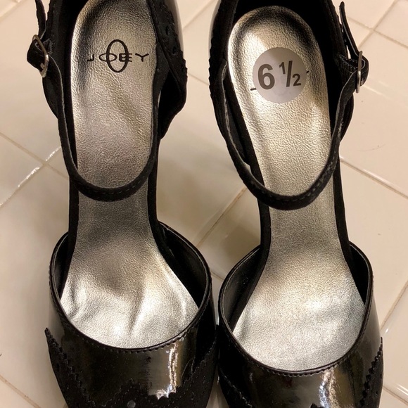 Black ankle strap heel NWOT - Picture 2 of 3